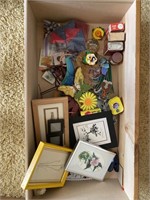 Lot of miscellaneous decorations, picture frames