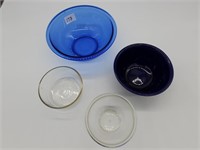 Two Blue & Three Clear Bowls inc Pyrex