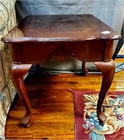 Cherry Finished End Table w/ Queen Ann Legs