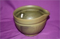Pottery 5" bowl w/ spout