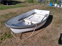 Eli Fiberglass Dinghy, 8ft, with oars