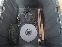heavy tote with blades