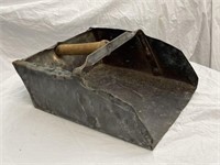 ANTIQUE COAL SCUTTLE WITH WOODEN HANDLE 16in L x