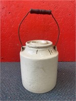 Redwing Jar with Lid