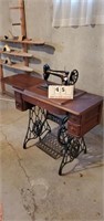 1910 Singer Treadle Sewing Machine