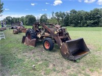 Case 300 Gas Tractor w/Loader