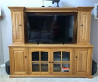 Solid Oak TV Stand with 2 Glass Front Doors and 4