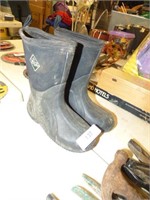 KIDS SIZE 1 MUCK BOOTS