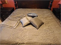 King Sized Comforter, 2 Shams, & Pillows