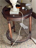 Round End Table/Lamp Table