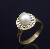 Pearl set 18ct yellow gold ring