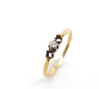 Antique diamond and 18ct yellow gold ring