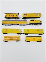 8 Union Pacific assorted rail car models