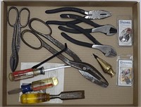 Lot w/ screwdrivers, wire cutters, tin snips &