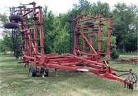 C-I-H 4300  field cultivator