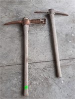 2 Pick Axes