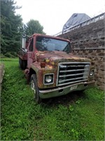 1979 INTERNATIONAL TRUCK W/HOIST