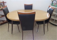 Table w/4 Chairs
