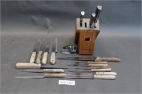 Calphalon knife block with 14 assorted knifes