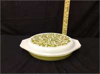 Pyrex OLIVE BERRY Oval Divided Casserole w Lid