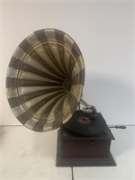Antique Gramophone w/ Horn, Records