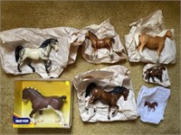 Lot of collectible horse toys (10)