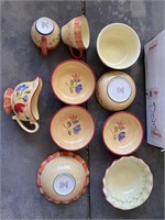 Lot of kitchenware, food storage containers,