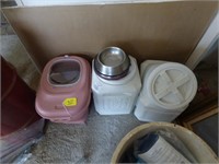PET FOOD CONTAINERS & PANS