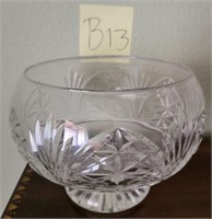 M - BEAUTIFUL GLASS PUNCH BOWL (B13)