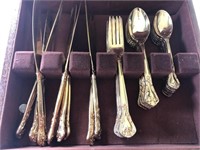 Hiding er gold plated 32 pc flatware set  with