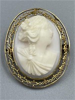 PRETTY OVAL ANTIQUE CAMEO PIN