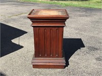 OAK STANDING PODIUM -