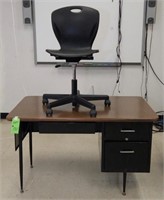 Small Teachers Desk & Chair