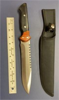 D4) Survival knife / machete. Bowie type blade is