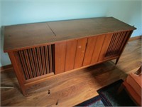 floor model radio/record player