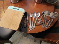 utencils & cutting board