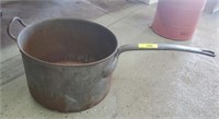 LARGE METAL STOCK POT WITH HANDLE