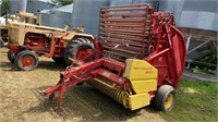 1976 NH 850 round baler