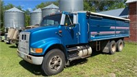 1990 International 8100, T/A Grain Truck