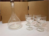 Decanter and 4 matching glasses