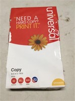 Universal white copy paper 8.5“ x 14“ 500 sheets