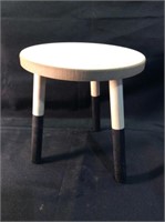 3  leg stool one leg will need to be repaired