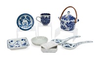 SEVEN ASIAN MOSTLY BLUE AND WHITE TABLE ARTICLES