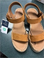 Size 8.5 Platform Womens Sandals