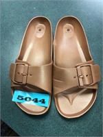 Shade & Shore (Size 8) Sandals
