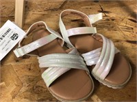 Little Girls Pearly White Sandals sz8