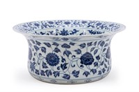 CHINESE MING STYLE BLUE AND WHITE BASIN