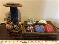 Spindle with quilted balls and wooden tray