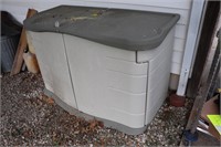 Rubbermaid Outdoor Storage Box & Contents
