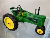 Ertl Die Cast John Deere Model B Tractor